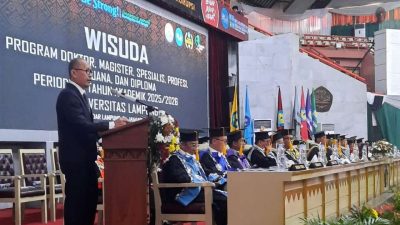 Ajak Wisudawan Unila Jaga Integritas, Kepala Kejari Tanggamus Memberikan Sambutan Pada Wisuda Periode III Tahun Akademik 2025/2026
