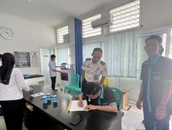Wujud Deteksi Dini, Lapas Kelas I Bandar Lampung Tes Urin Warga Binaan Pendamping Kebersihan: Dekat Petugas Bukan Berarti Bebas Narkoba