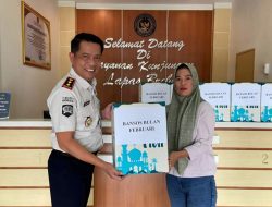 Peduli Lewat Aksi Nyata, Kepala Lapas Brebes Serahkan Paket Sembako untuk Keluarga Warga Binaan di Awal Ramadhan 1447 H