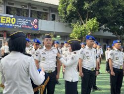 Jadilah Teladan Penegakan Disiplin, Kalapas Kelas I Bandar Lampung Pasangkan Baret Biru Pada Pengukuhan Tim Satopspatnal