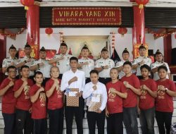 Kepala Lapas Cibinong Serahkan Remisi Imlek Khusus Kepada Tiga Warga Binaan