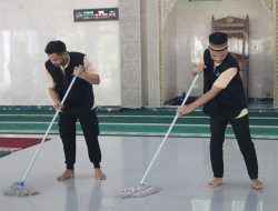 Maknai Hari Bakti Pemasyarakatan, Lapas Cibinong Ajak Warga Binaan Gotong Royong Bersihkan Tempat Ibadah