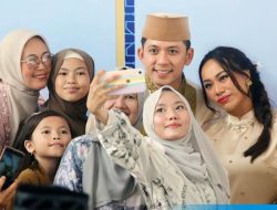 Tanpa Sekat di Hari Raya, Egi-Zita Salami Warga Satu per Satu di Lamban Rakyat