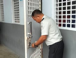 Lapas Muara Tebo Laksanakan Perawatan Gembok Kamar Hunian Secara Berkala Guna Perkuat Keamanan