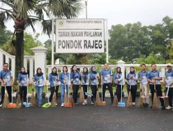 Peduli Akan Lingkungan, Lapas Cibinong Gelar Aksi Bersih-bersih Taman Makam Pahlawan Pondok Rajeg