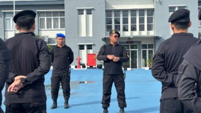 Cegah Judi Online dan Pinjol Ilegal, Kepala Lapas Karanganyar Periksa HP Seluruh Pegawai