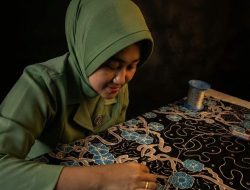 Ketekunan Asri Menjaga Warisan Lampung Sambil Menggerakkan Ekonomi Keluarga
