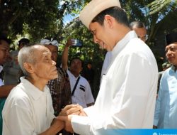 Lengkapi Kebahagiaan Iduladha Mbah Mujiran, Bupati Radityo Egi Datangi Langsung Kediamannya