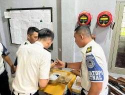 Pastikan Keamanan Tetap Optimal, Seksi Kamtib Rizqi Putra Sandika Lakukan Opname Fisik Senjata Lapas Narkotika Bandar Lampung