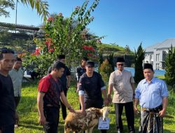 Semangat Berbagi dan Kebersamaan, Kalapas Karanganyar Pimpin Proses Penyembelihan Kurban