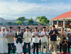 Kalapas Tetra Destorie Beserta Jajaran Lapas Banyuasin Gelar Sholat Ied Bersama Warga Binaan