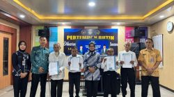 Wujud Kepedulian Negara, Kalapas Rajabasa Serahkan Remisi Khusus Bagi Warga Binaan Usia Diatas 70 Tahun