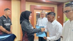 Kepala Lapas Kelas I Bandar Lampung Serahkan Remisi Khusus Hari Waisak Kepada Lima Warga Binaan
