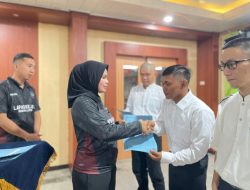 Kepala Lapas Kelas I Bandar Lampung Serahkan Remisi Khusus Hari Waisak Kepada Lima Warga Binaan