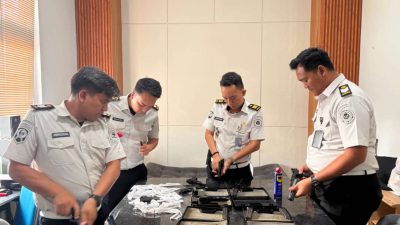 Kepala KPR Rutan Kelas I Bandar Lampung Lakukan Pemeliharaan Senjata untuk Tingkatkan Kesiapsiagaan Petugas