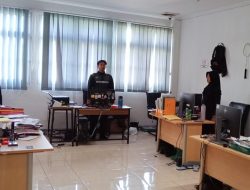 Wujud Cinta Tanah Air, Pegawai serta Tamu dan Warga Binaan Lapas Karanganyar Berdiri Khidmat Saat Indonesia Raya Berkumandang