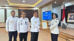 Kalapas Ike Rahmawati Terima Sertifikat Hak Merek Roti Rajabasa Bakery dari Kakanwil Kemenkum Lampung