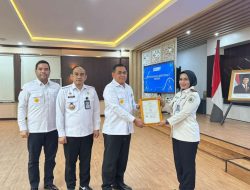 Kalapas Ike Rahmawati Terima Sertifikat Hak Merek Roti Rajabasa Bakery dari Kakanwil Kemenkum Lampung