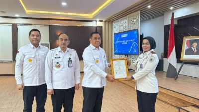 Kalapas Ike Rahmawati Terima Sertifikat Hak Merek Roti Rajabasa Bakery dari Kakanwil Kemenkum Lampung