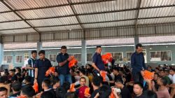 Bagikan Baju Dis Bagi Warga Binaan, Rutan Sukadana Tumbuhkan Semangat Pembinaan