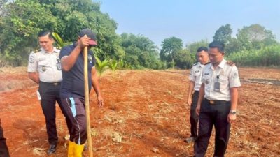 Karutan Sukadana Pimpin Penanaman Bibit Jagung Manis di Lahan SAE Sebagai Wujudkan Ketahanan Pangan dan Kemandirian Warga Binaan