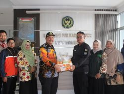 Kepala Kemenag Cilacap Bersama Forum Organisasi Zakat Salurkan Bantuan Makanan bagi Warga Binaan Lapas Karanganyar