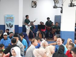 Alunan Musik L’Cibi Band Hangatkan Momen Kunjungan Warga Binaan Lapas Cibinong
