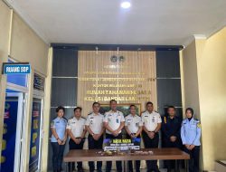 Karutan Tri Wahyu Santosa Beserta Jajaran Rutan Bandar Lampung Gelar Razia Insidentil dan Tes Urine di Blok Krakatau