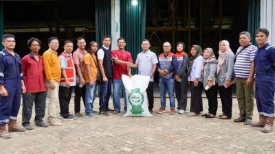 Pertamina Patra Niaga Regional Sumbagsel Bantu Pokdakan Lamperkas Tekan Biaya Produksi Lewat Pakan Ikan Mandiri