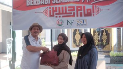 Kepala Lapas Makassar Serahkan 50 Paket Sembako Kepada Keluarga Warga Binaan dan Warga Sekitar