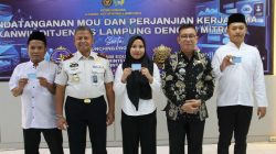 Melalui Program Pembinaan, Warga Binaan Lapas Bandar Lampung Terima Ijazah Kejar Paket dan KTP