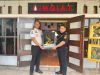 Takjub dengan Kreativitas Warga Binaan, Kepala Bea Cukai Bandar Lampung Pesan Miniatur Kapal Patroli Saat Melakukan Kunjungan ke Rutan