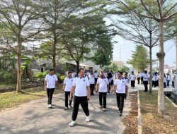 Jaga Kebugaran dan Semangat Kerja Pegawai, Karutan Tri Wahyu Santosa Beserta Seluruh Jajaran Rutan Bandar Lampung Laksanakan Bina Jasmani