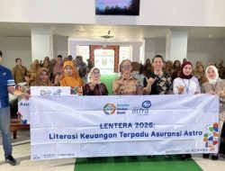 OJK Lampung Bersama Pemkab Pesibar Wujudkan Inklusi Keuangan Nyata, 150 Guru dan Tenaga Pendidik Terima Polis Asuransi Jiwa