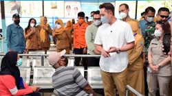 Turun Langsung Pastikan Warga Tetap Aman, Bupati Egi Siagakan Layanan Kesehatan Hadapi Dampak Erupsi Anak Krakatau