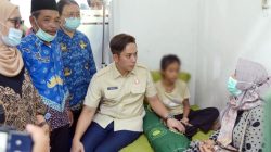 Jenguk Siswi MI Ma’arif yang Dirawat, Bupati Egi Tekankan Pengawasan Pelaksanaan MBG Diperkuat