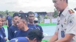 Pasca Erupsi Anak Krakatau, Kepala Lapas Kotabumi Bagikan Alat Mandi serta Masker dan Vitamin untuk Jaga Kesehatan Warga Binaan