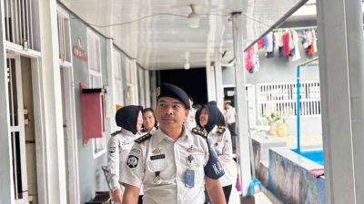 KPLP Lapas Kelas I Bandar Lampung Berserta Pejabat Struktural dan Staf Lakukan Deteksi Dini dan Sterilisasi Blok Hunian