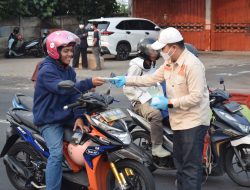 Antisipasi Dampak Abu Vulkanik, PKS Bandar Lampung Bagikan 8.000 Masker Gratis kepada Pengendara
