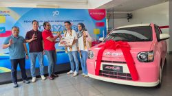 Astra Daihatsu Serahkan Hadiah Ayla Modern Vintage Kepada Pemenang Undian di Lampung