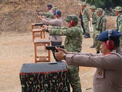 Sinergitas Tanpa Batas, Kodim 0411/LT dan Batalyon B Pelopor Satuan Brimob Polda Lampung Gelar Latihan Menembak Bersama