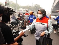 Pertamina Patra Niaga Regional Sumbagsel Bagikan 10.000 Masker Kepada Masyarakat Terdampak Kabut Asap di Palembang