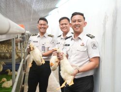 Lapas Cibinong Panen 150 Ekor Bebek dari Pembinaan Warga Binaan