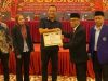 Kepala LPKA Tenggarong Terima Penghargaan Atas Partisipasi Anak Binaan dalam Yudisium FKIP