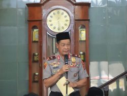 Kapolda Lampung Bersama Wakapolda Salat Jumat di Masjid Agung Al-Furqon, Perkuat Kedekatan Polri dengan Masyarakat